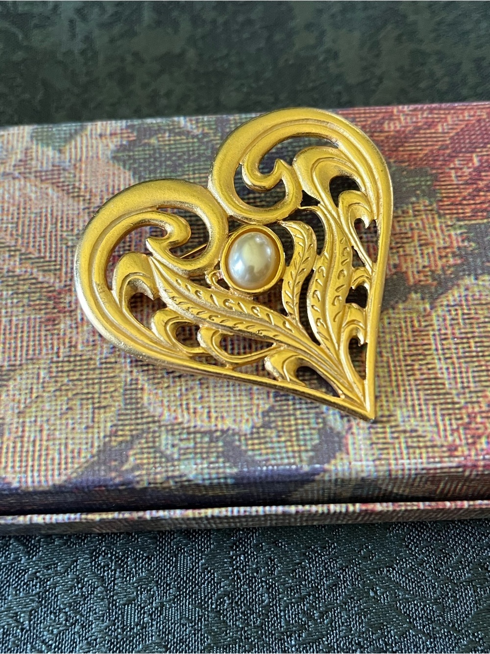 Vintage Gold Tone Heart Brooch Faux Pearl Filigree Romantic Cottagecore Pin